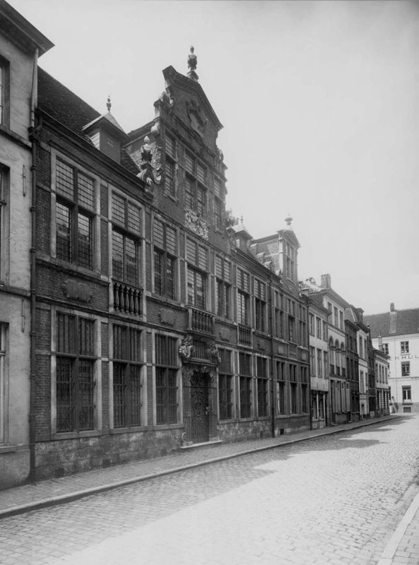 woongebouw / Huis De Pelikaan