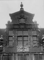 B073825