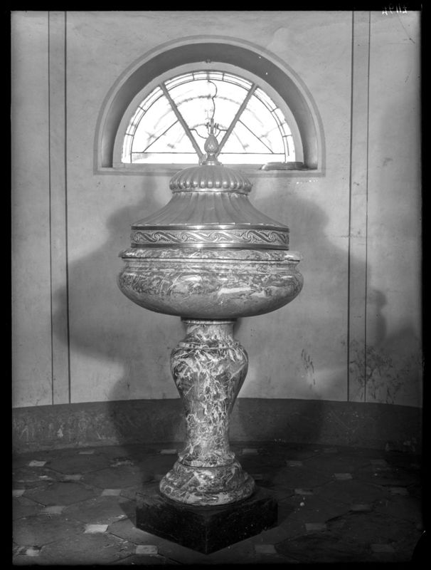 fonts baptismaux / Kerk Sint-Joris[Sleidinge]