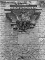 B081099