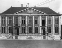B081604