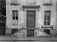 B082049