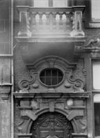 B082063