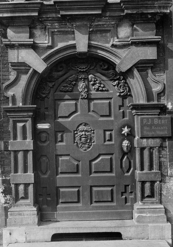 porte dans un mur extérieur / Bouwwerk[Gent]