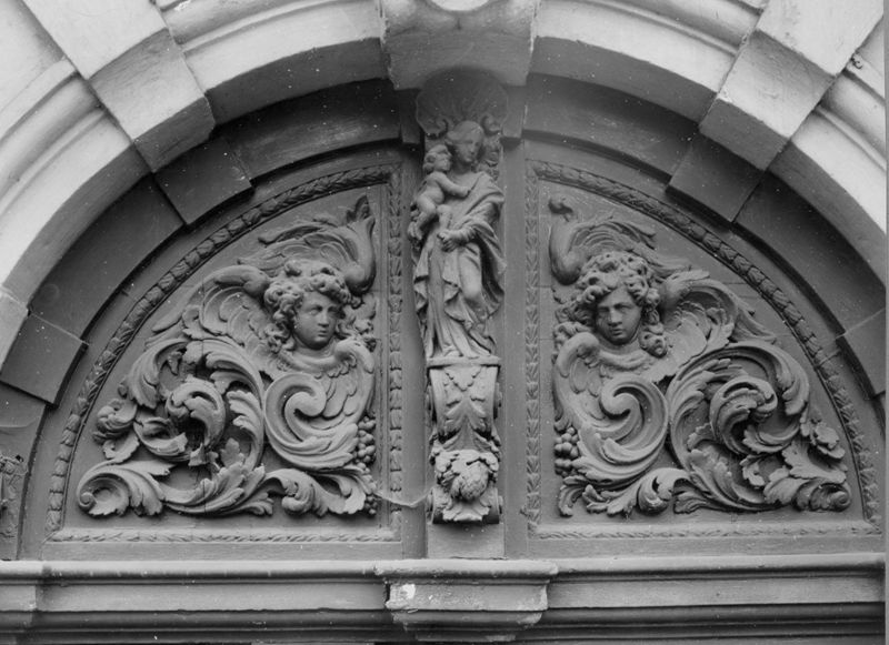 porte dans un mur extérieur / Bouwwerk[Gent]