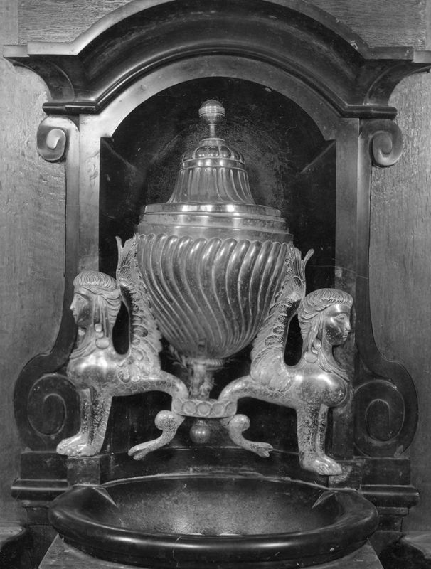 fontaine de sacristie / Kerk O.L.Vrouw[Lebbeke]