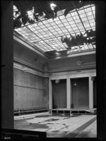 B085438