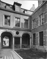 B085687