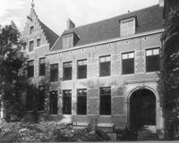B085696