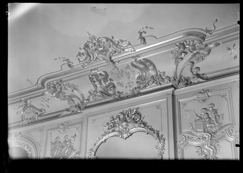 relief[sculpture] / Palais de Justice[Liège]