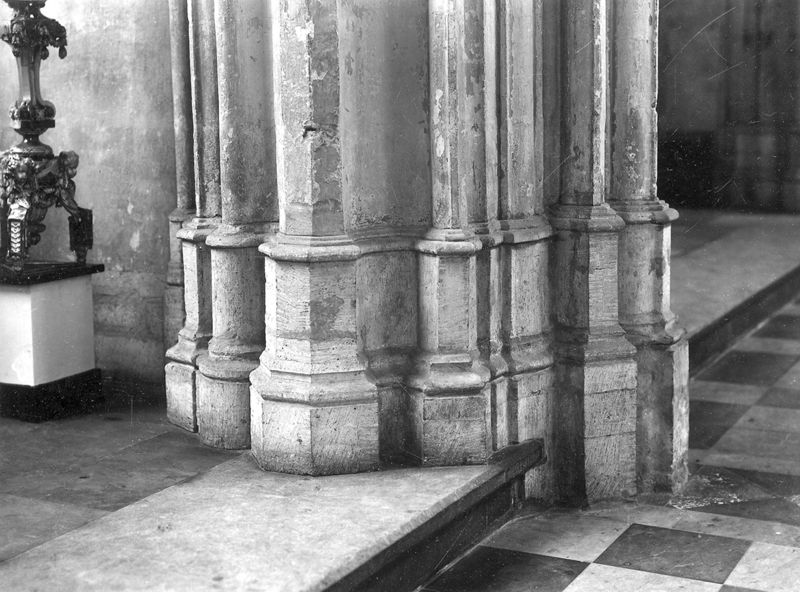 base de colonne / Sint-Romboutskathedraal[Mechelen]