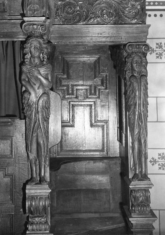 Anges caryatides