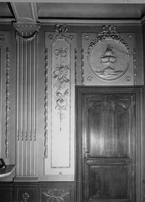 relief[sculpture] / Maison, Mont Saint-Martin, n° 75