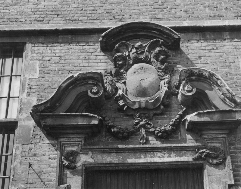 porte dans un mur extérieur / Abdij Bijloke - Klooster
