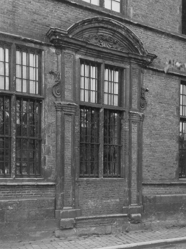 porte dans un mur extérieur / Abdij Bijloke - Klooster