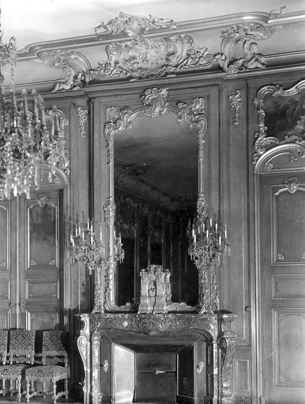 cheminée[élément d'architecture] / Palais du Gouvernement Provincial[ancien Palais des Princes-Evêques]