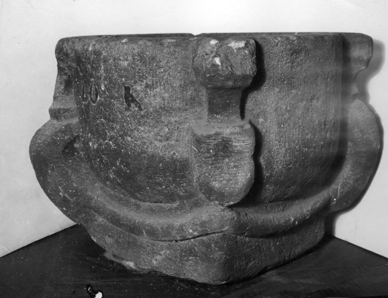 mortier à broyer / Museum voor Stenen Voorwerpen