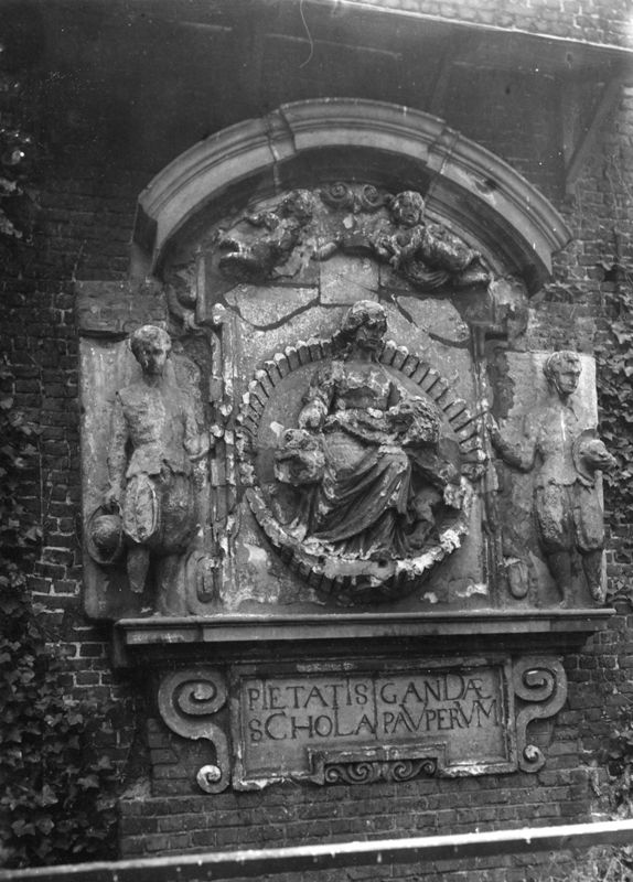 encadrement de porte / Museum voor Stenen Voorwerpen