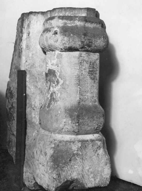 encadrement de cheminée / Museum voor Stenen Voorwerpen