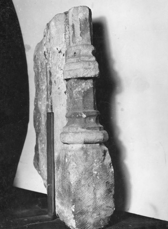 encadrement de cheminée / Museum voor Stenen Voorwerpen