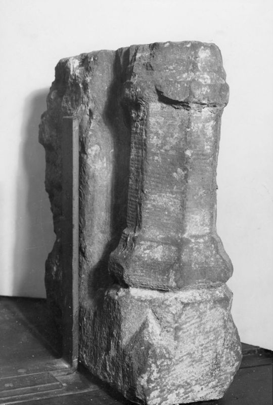 encadrement de cheminée / Museum voor Stenen Voorwerpen