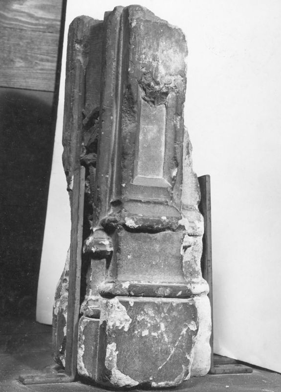 encadrement de cheminée / Museum voor Stenen Voorwerpen
