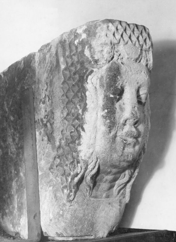 encadrement de cheminée / Museum voor Stenen Voorwerpen