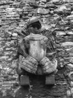 B093504