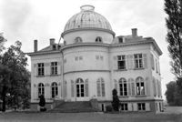 B093998