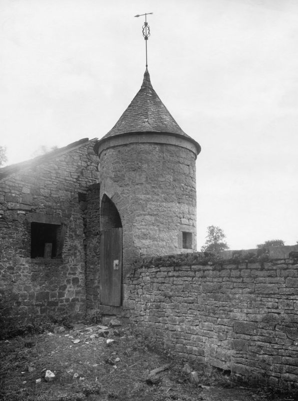 château fort / Château de Senzeille