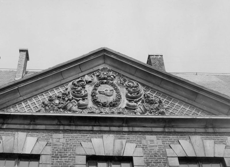 fronton[façade] / Hôpital militaire Saint-Laurent