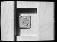 B122049