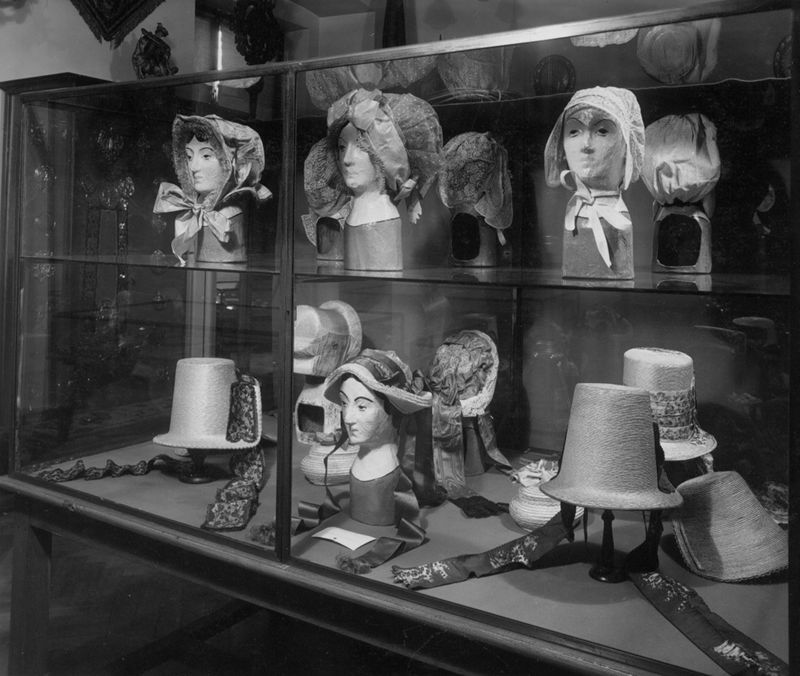 chapeau / Musées Royaux d'Art et d'Histoire