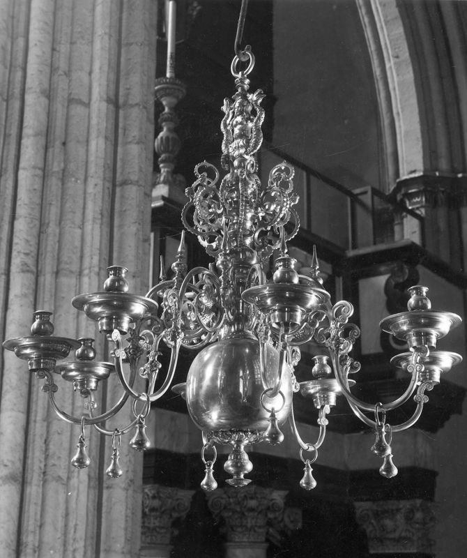 couronne de lumière / Kathedraal Sint-Salvator