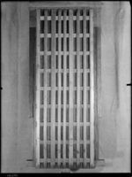 B129560