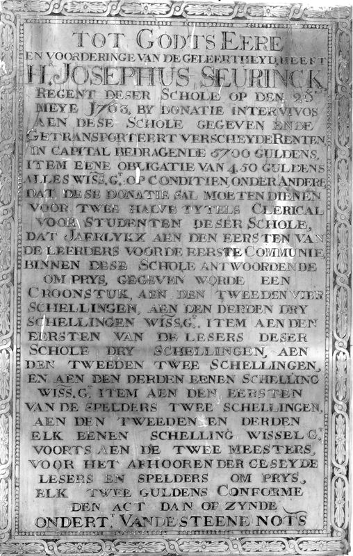 pierre de fondation / Academie voor Schone Kunsten[Brugge]