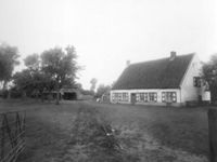 B145561