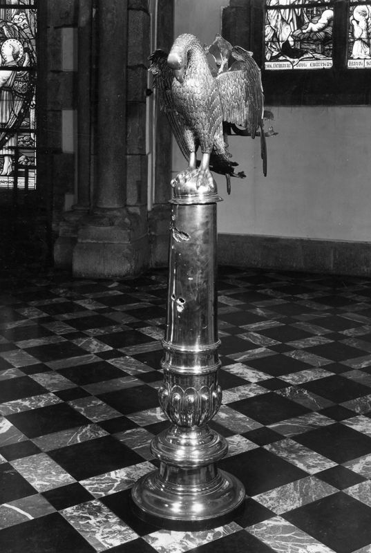 aigle-lutrin / Eglise Saint-Lambert[Bouvignes]