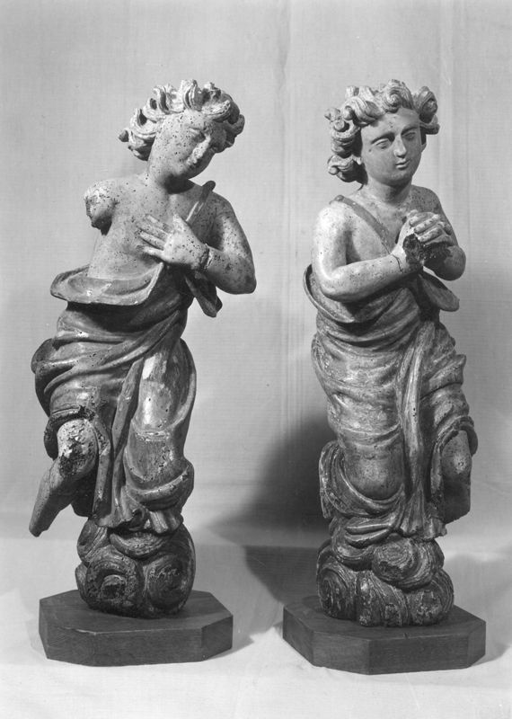 Ange adorateur de gauche