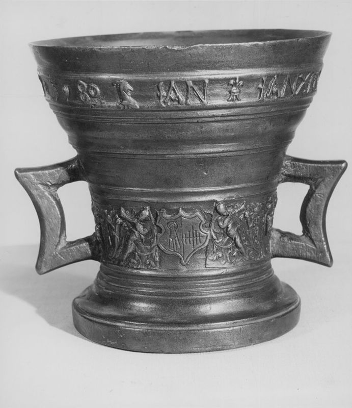 mortier à broyer / Museum Mayer van den Bergh