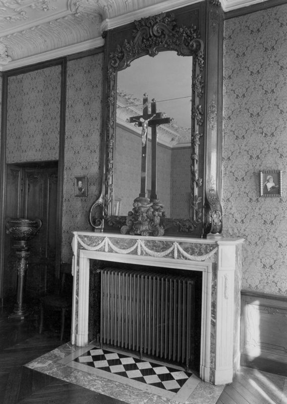 cheminée[élément d'architecture] / Couvent des Filles de la Croix[en Hors-Château]