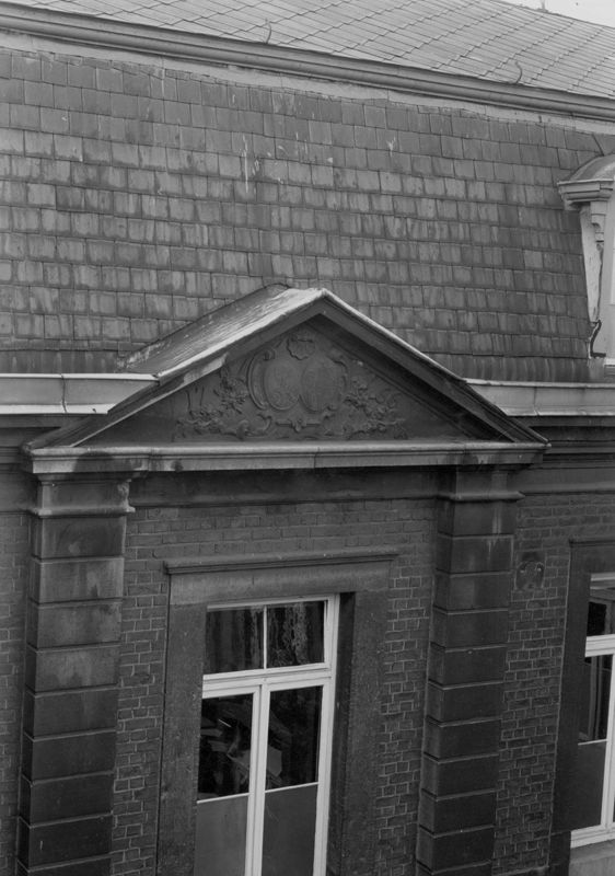 fronton[façade] / Couvent des Filles de la Croix[en Hors-Château]