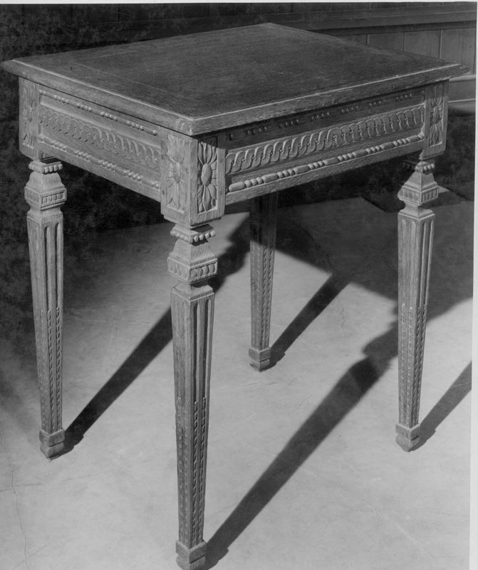table[meuble] / Musée d'Art religieux et d'Art mosan