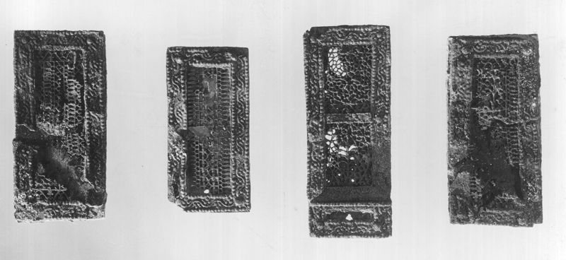 Quatre appliques de harnais