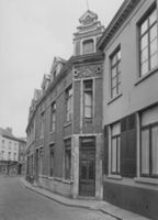 B163942