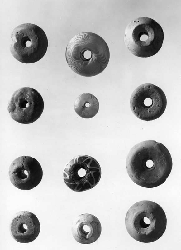 12 fusaïoles