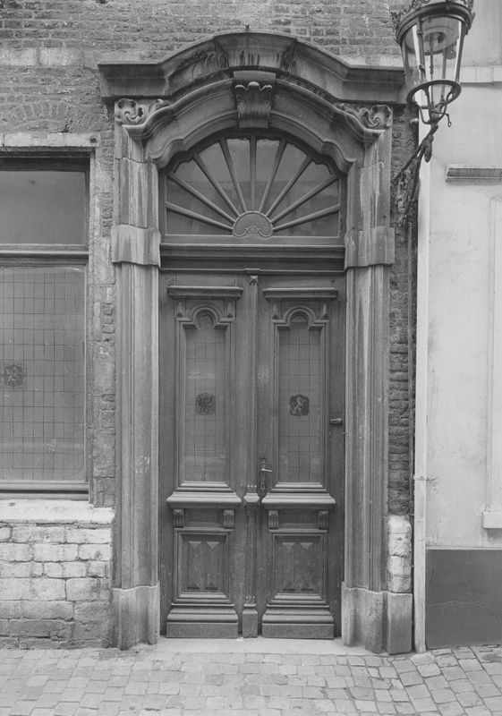 porte dans un mur extérieur / Bouwwerk[Leuven]