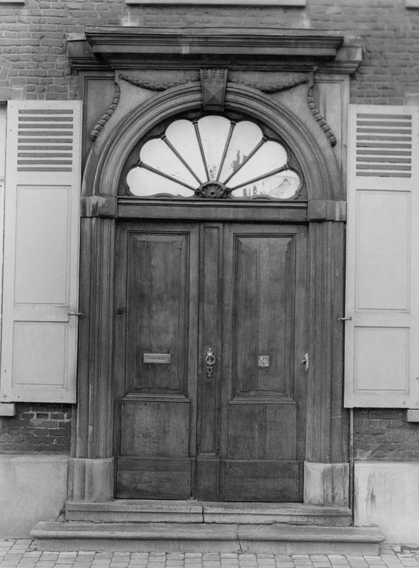 porte dans un mur extérieur / Bouwwerk[Leuven]