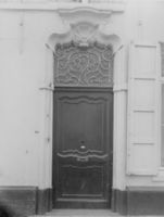 B166823