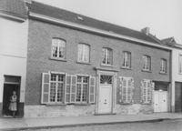 B166889